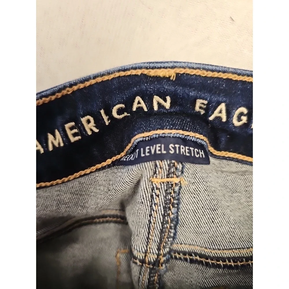 American Eagle Size 2 Cutoff Distressed Middue Shortie Blue Denim Shorts‎